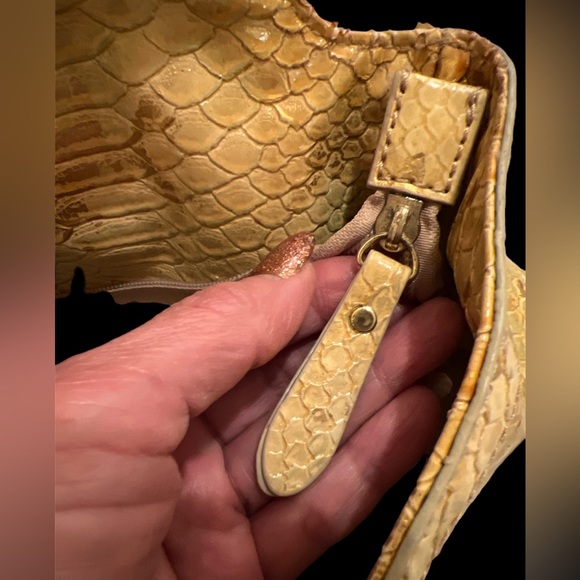 VIETA Gold Crocodile bag with gold metal trimmings & two tassels. Very roomy👌💝 - Picture 8 of 10